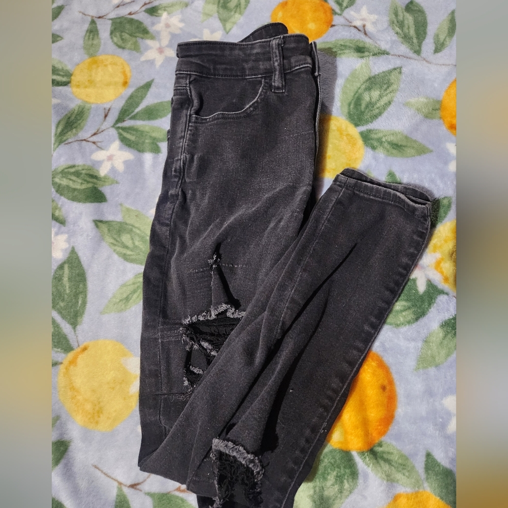 American Eagle Outfitters Stylish Black Distressed Women Jeans SIZE 6 short